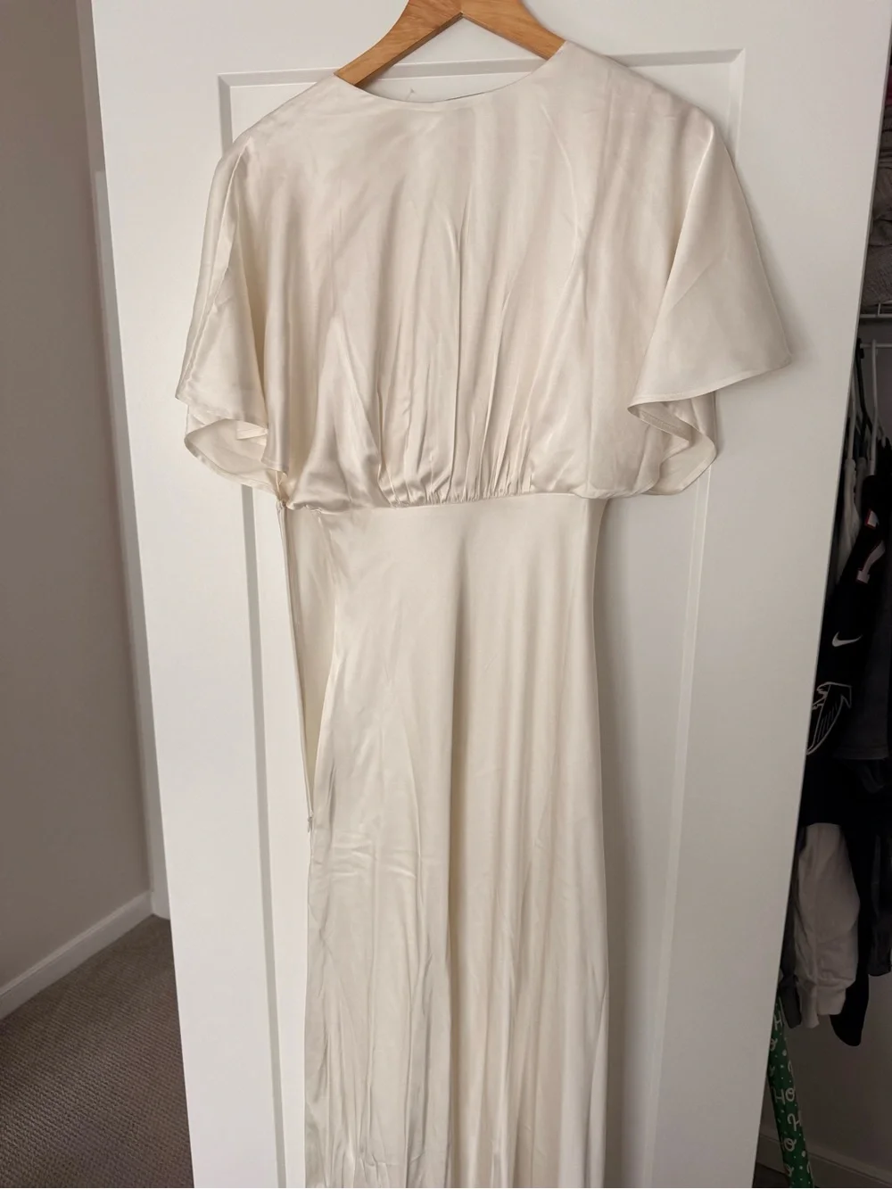 Abercrombie ivory flutter sleeve dress